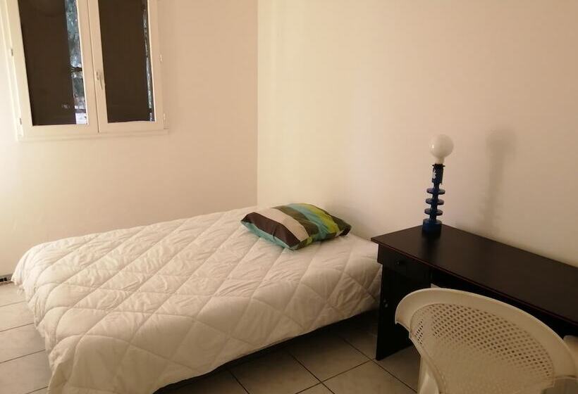 פנסיון L Imparfaite