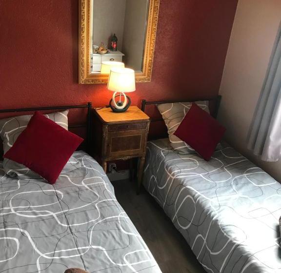 פנסיון Le Roches De Merry