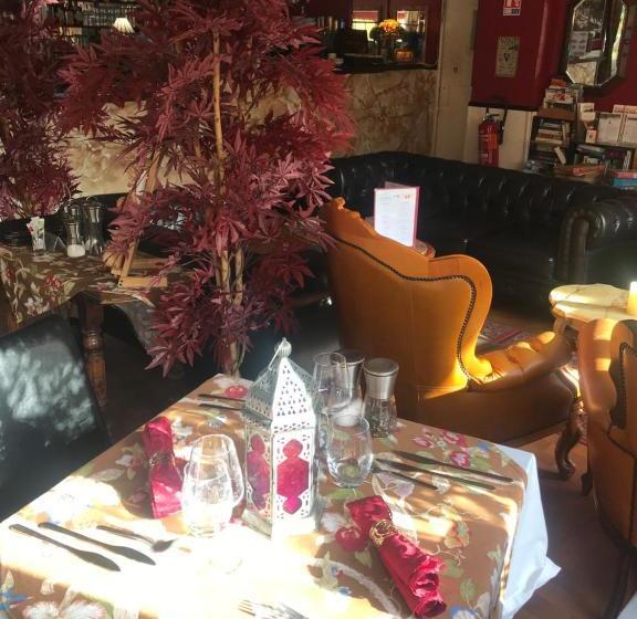 פנסיון Le Roches De Merry