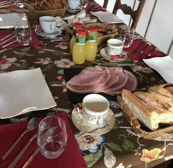 פנסיון Le Roches De Merry