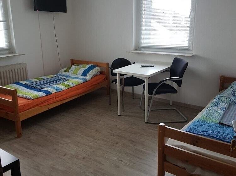 Пансион Monteurzimmer Aks