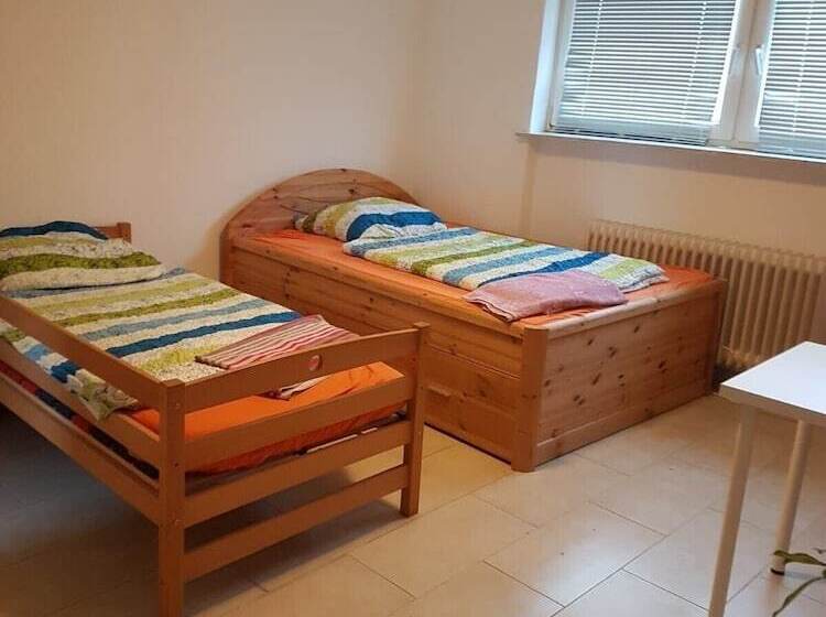 Пансион Monteurzimmer Aks