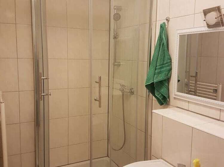 Пансион Monteurzimmer Aks