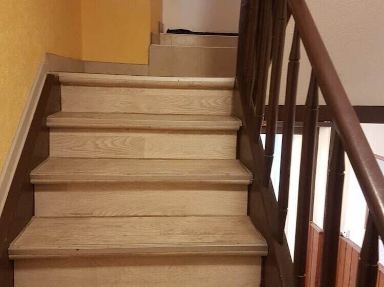 Пансион Monteurzimmer Aks