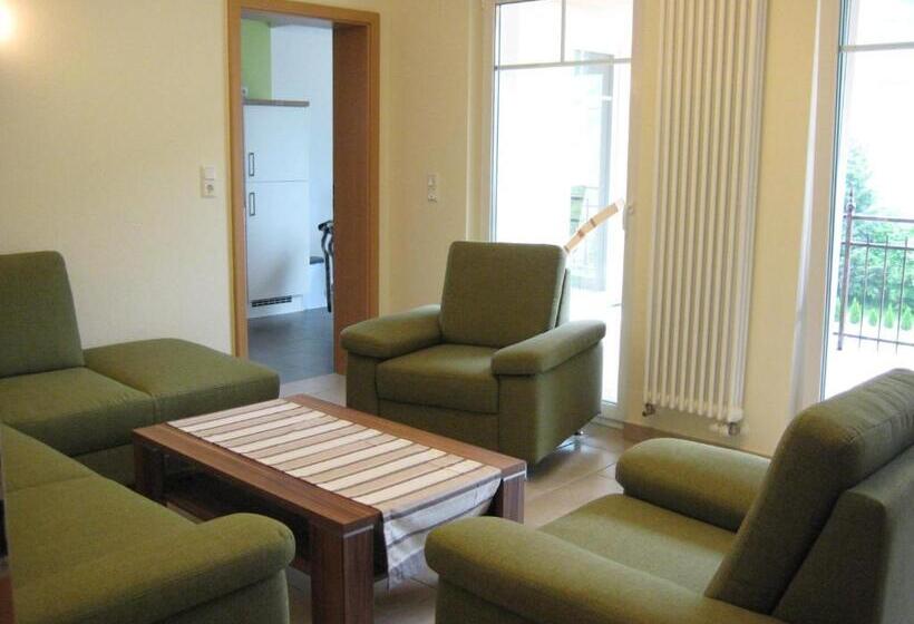 ペンション Weingut Goeres