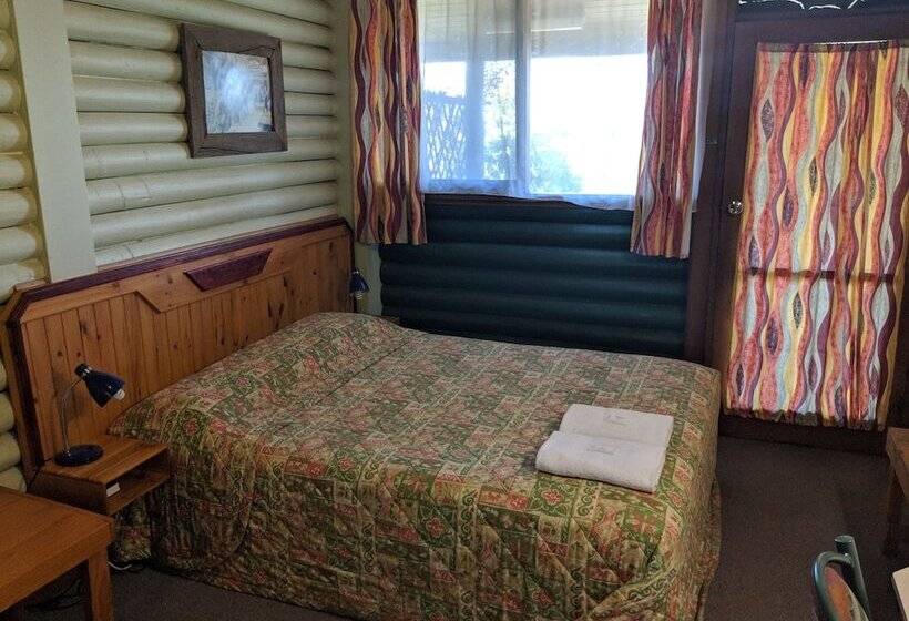 Pinehaven Motel