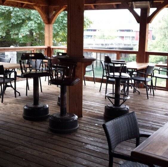 Riverside Inn