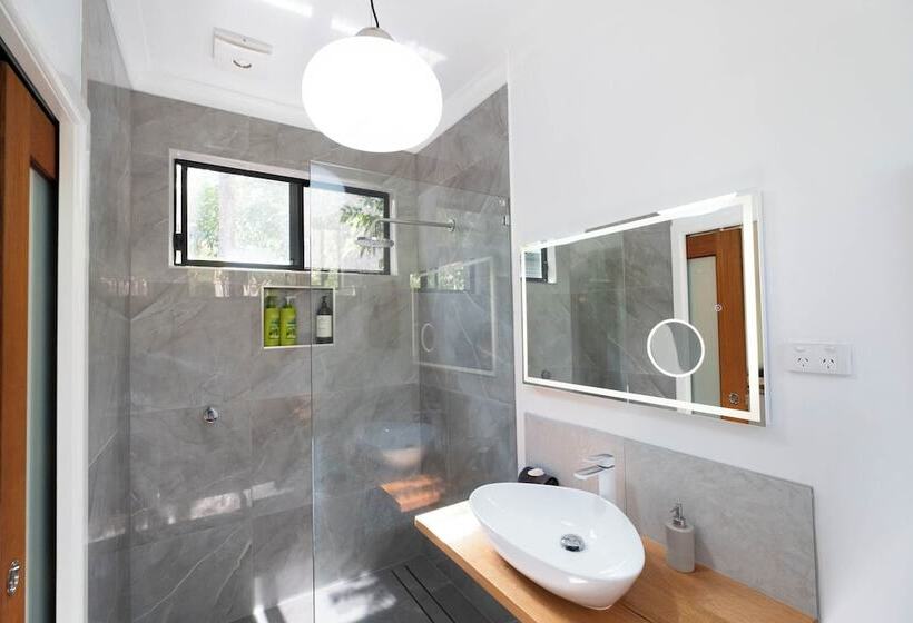 Airlie Beach Eco Cabins   Adults Only