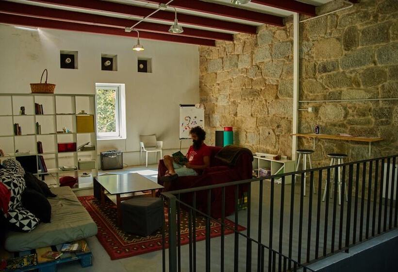 Albergue A Fábrica Da Luz   Hostel