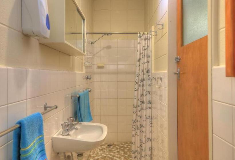 Anglers Reach Lakeside Village