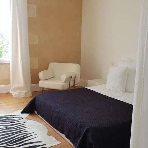 ベッドアンドブレックファースト Château Bernon Maison D Hotes   Piscine Et Sauna