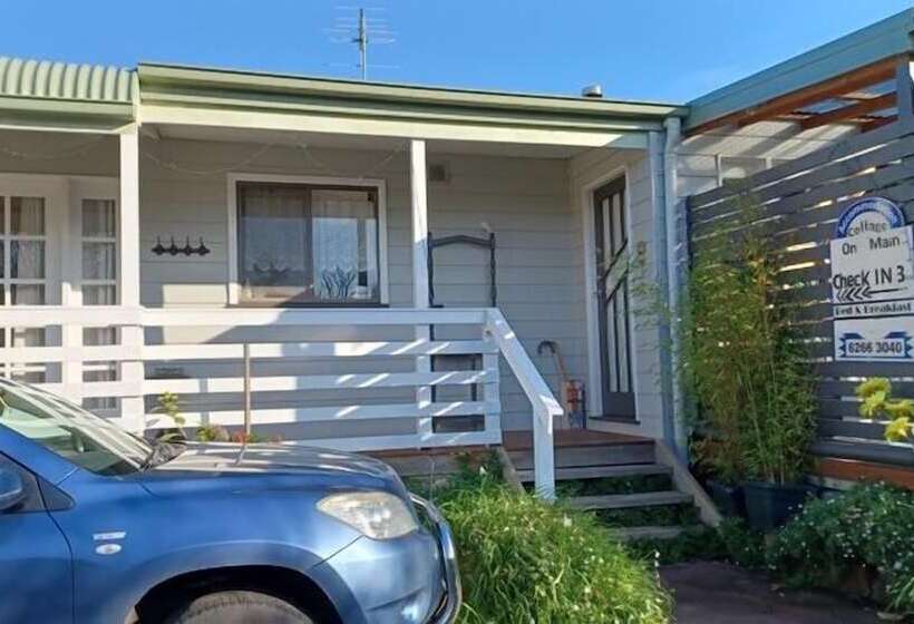 مبيت وإفطار Cottage On Main