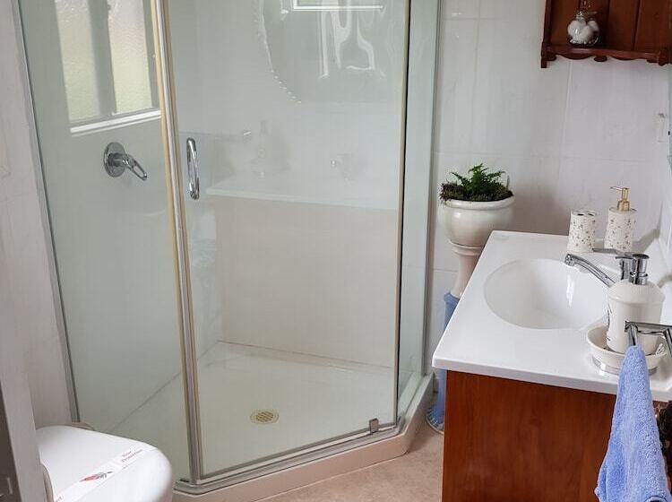 مبيت وإفطار Cottage On Main