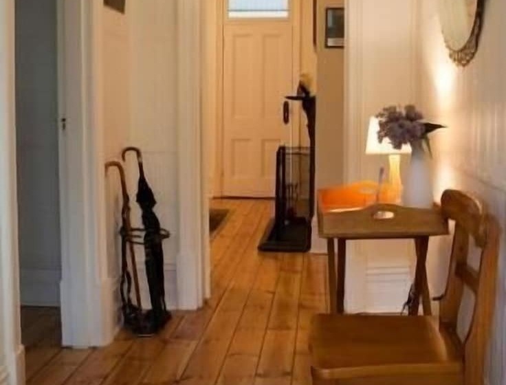 Brown's House Bed And Breakfast