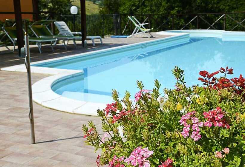 Country Cottage In Marche With Swimming Pool