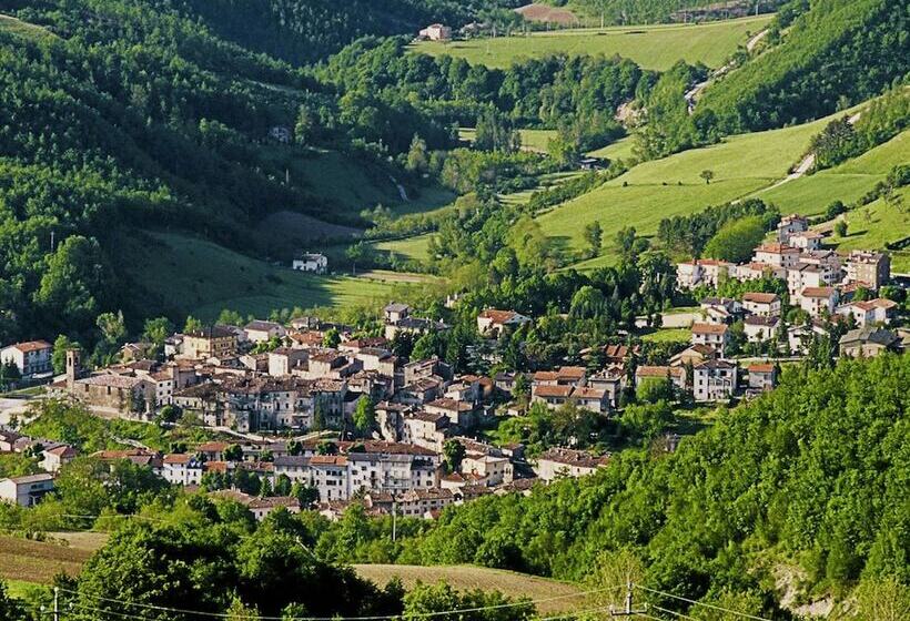 Country Cottage In Marche With Swimming Pool