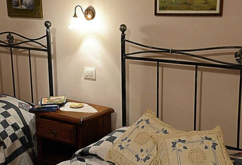 Country Cottage In Marche With Swimming Pool