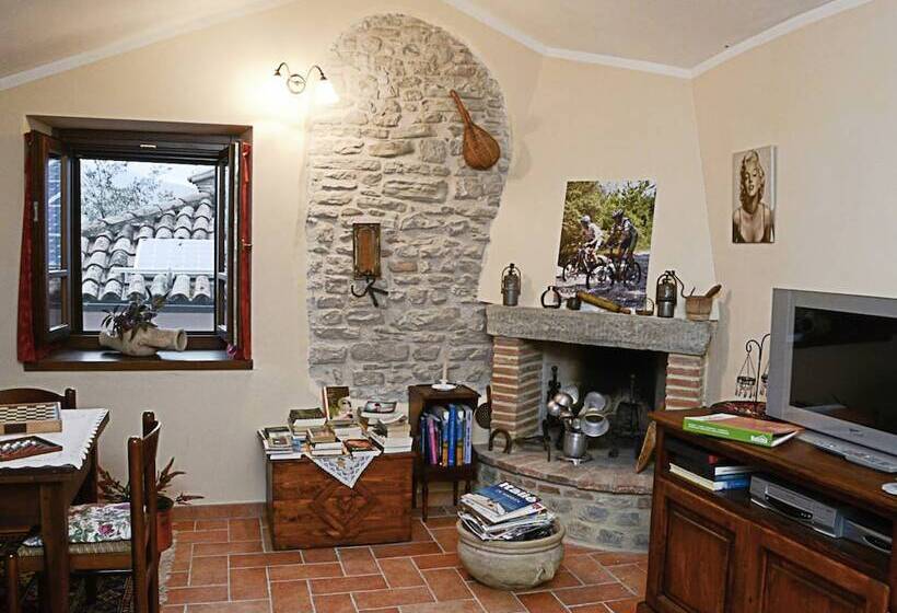Country Cottage In Marche With Swimming Pool