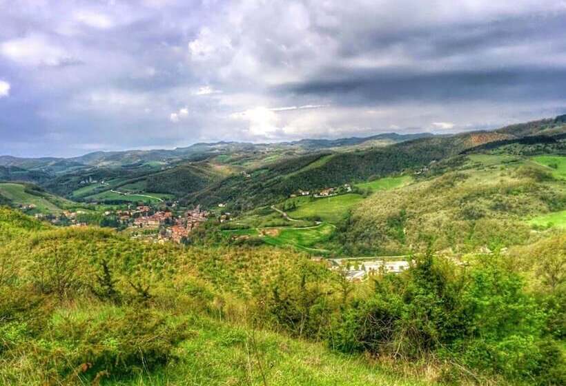 Country Cottage In Marche With Swimming Pool
