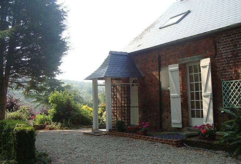 Hilltop Cottage In Englancourt With Garden