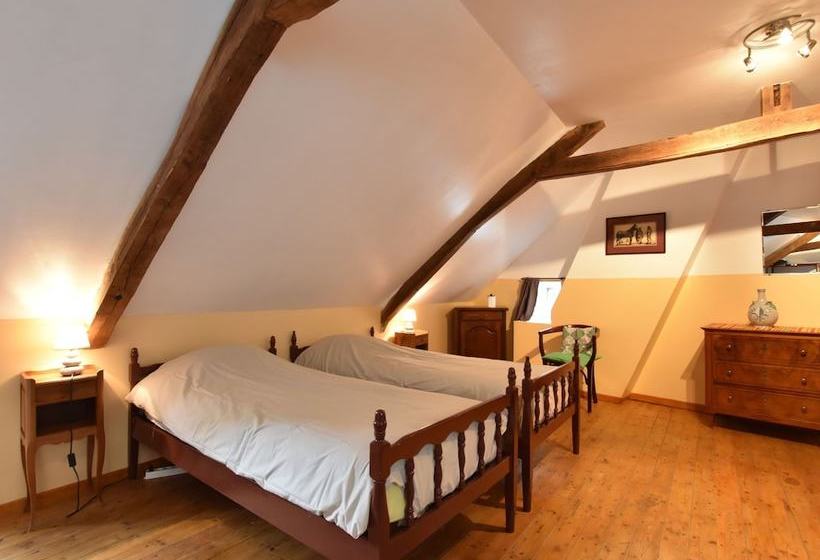 Hilltop Cottage In Englancourt With Garden