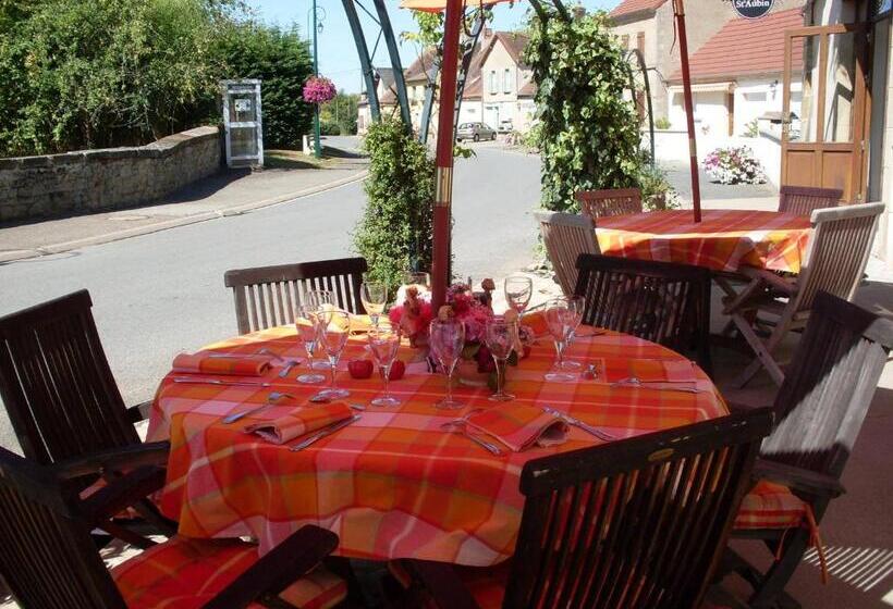 客栈  Auberge Saint Aubin
