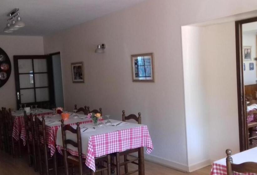 客栈  Auberge Saint Aubin