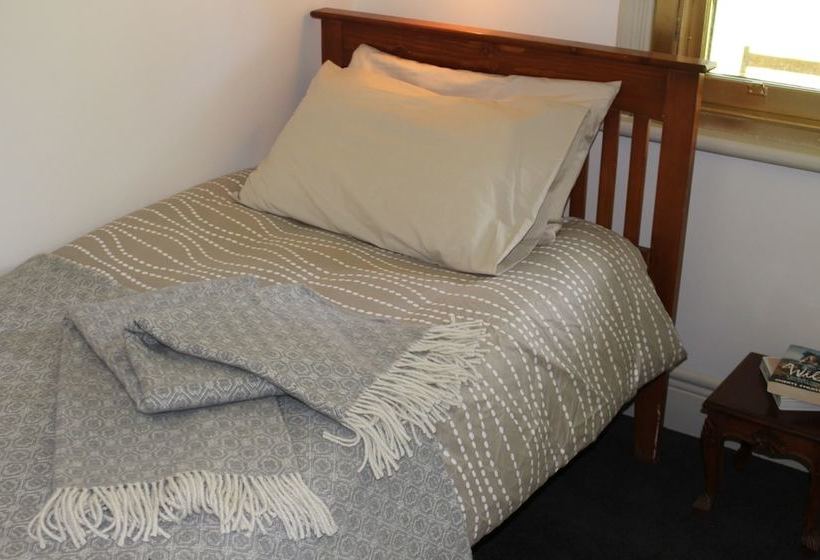 פונדק The National Park  & Pub