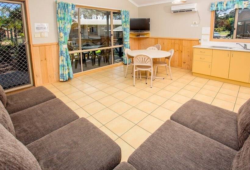 فندق Big4 Moruya Heads Easts Dolphin Beach Holiday Park