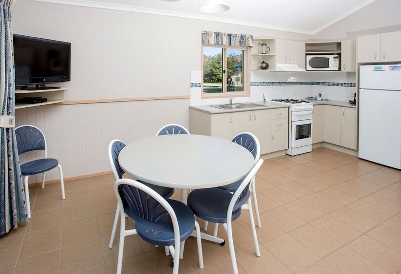 هتل Big4 Moruya Heads Easts Dolphin Beach Holiday Park