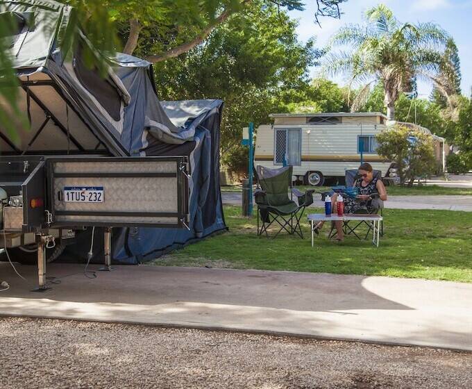 هتل Capricorn Holiday Park