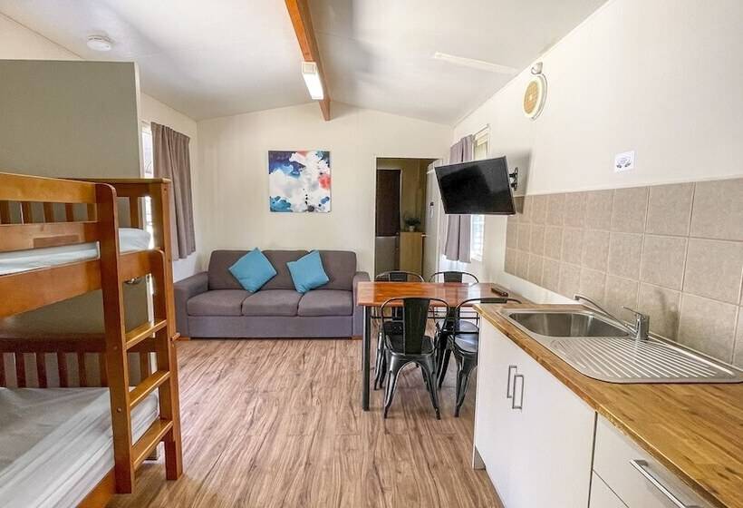 هتل Capricorn Holiday Park