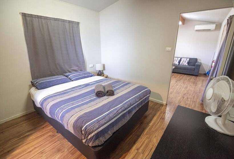 هتل Capricorn Holiday Park