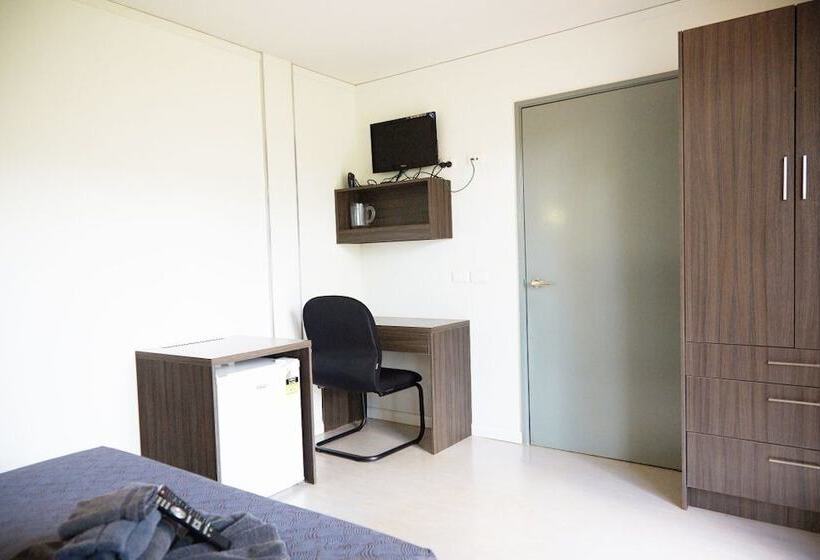 בית מלון כפרי Capricorn Village