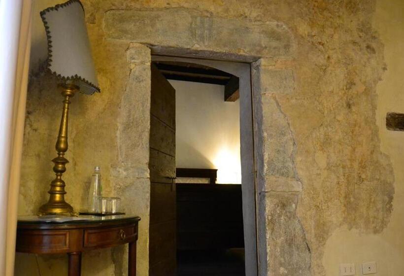 Castello Di Compiano Hotel Relais Museum