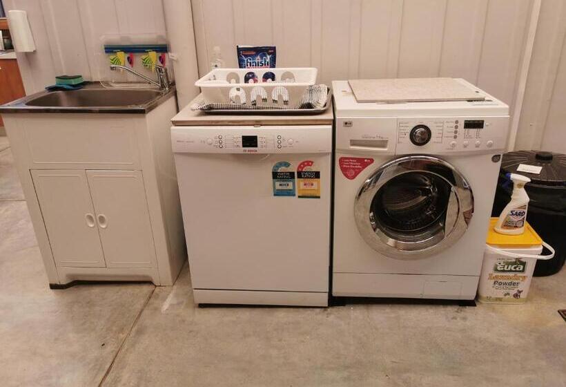 فندق Chrissie S Dongara