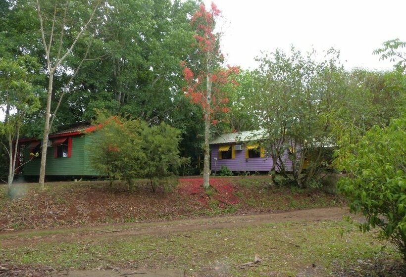 Отель Lake Eacham Tourist Park & Self Contained Cabins