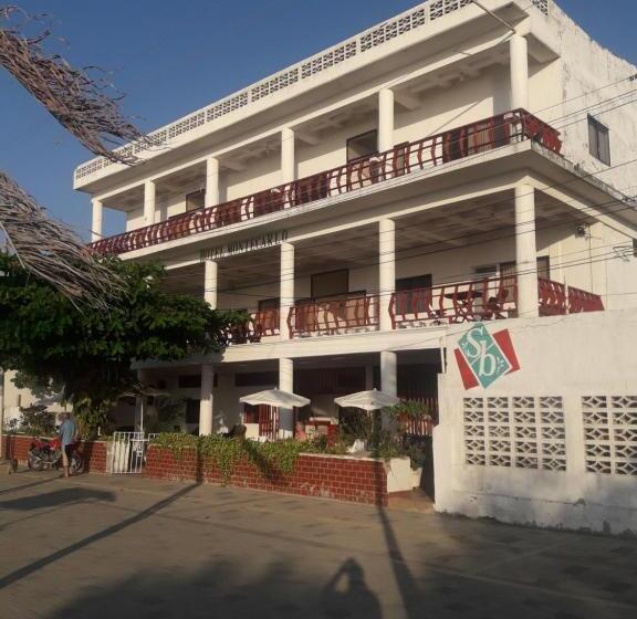 فندق Montecarlo Beach