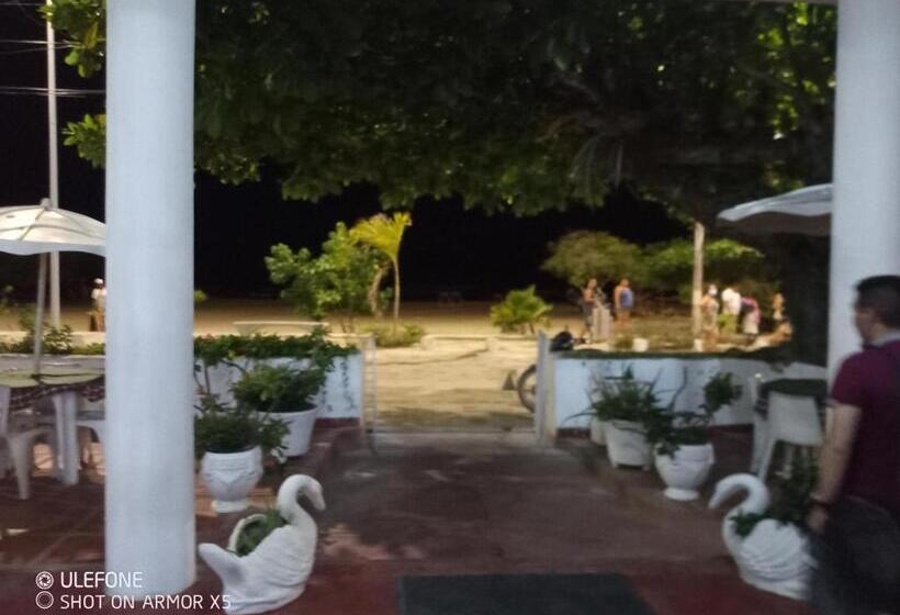 فندق Montecarlo Beach