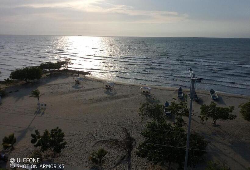 فندق Montecarlo Beach