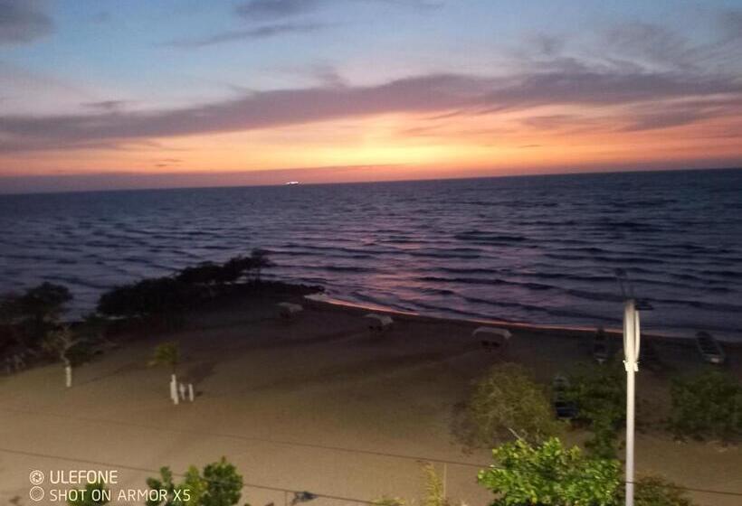 فندق Montecarlo Beach