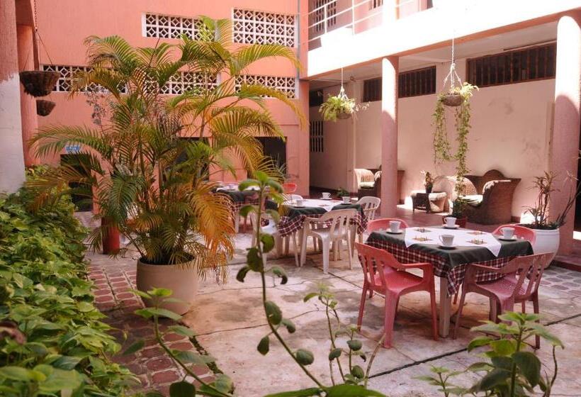 فندق Montecarlo Beach