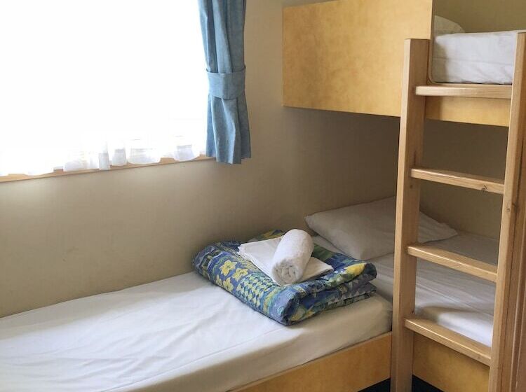 בית מלון כפרי Pleasurelea Tourist Resort & Caravan Park