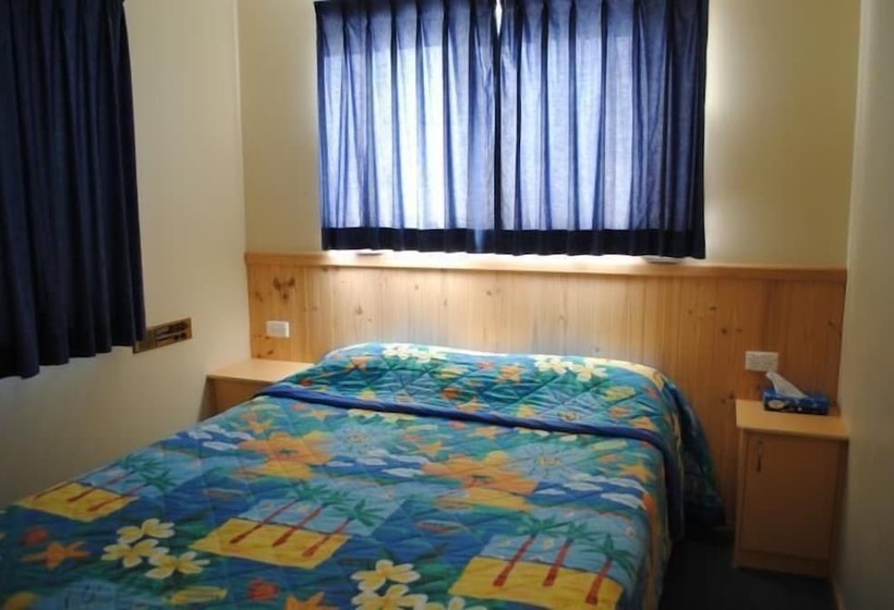 בית מלון כפרי Pleasurelea Tourist Resort & Caravan Park