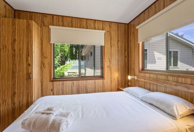 בית מלון כפרי Pleasurelea Tourist Resort & Caravan Park