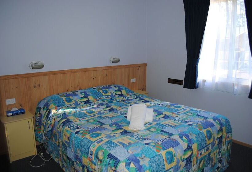 בית מלון כפרי Pleasurelea Tourist Resort & Caravan Park