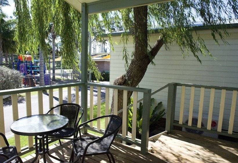 בית מלון כפרי Pleasurelea Tourist Resort & Caravan Park