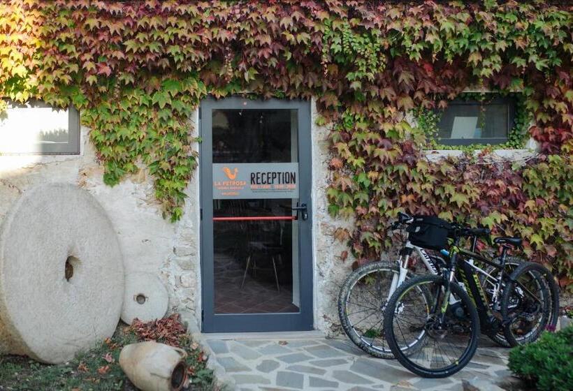 فندق ريفى Agriturismo La Petrosa