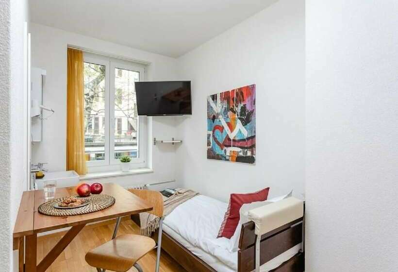 Отель Swiss Star Guesthouse Oerlikon