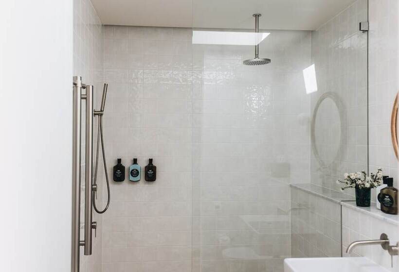 هتل The Oaks Ranch